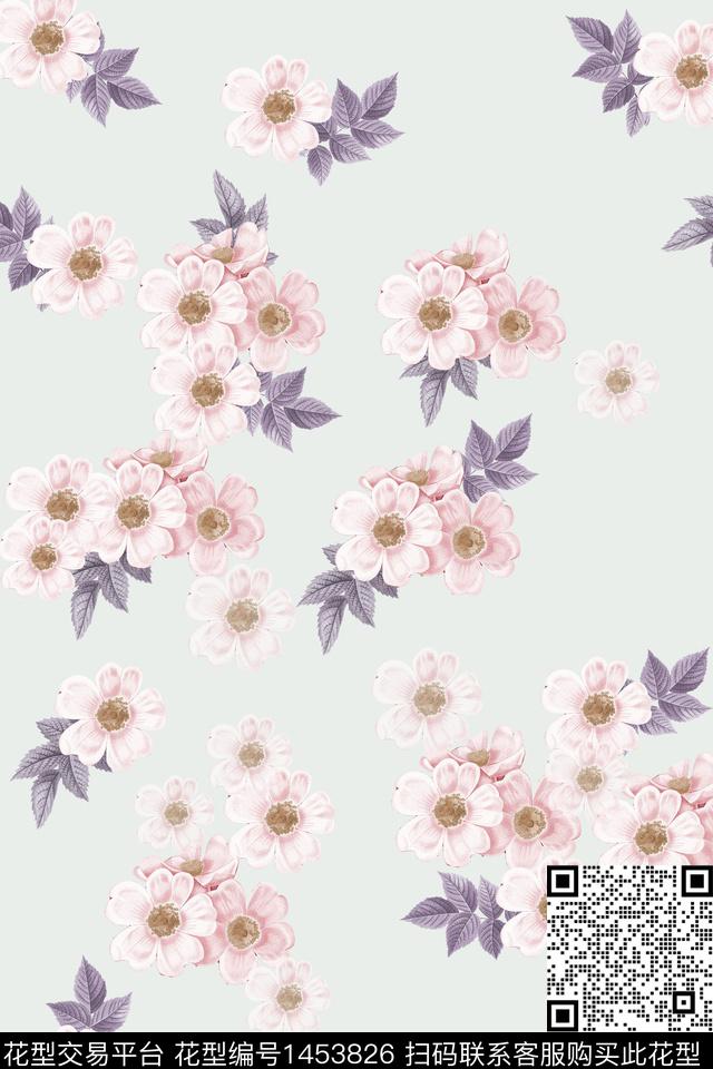 潮牌年轻女性条纹数码印花华亿平台下载（图片编号: 1453826） - 瓦栏（Walan）