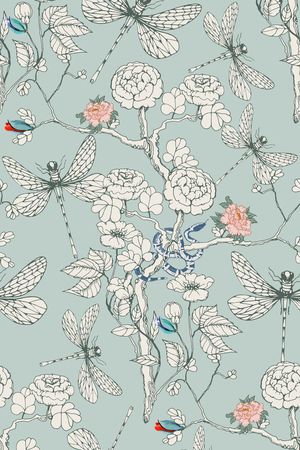 年轻女性印花华亿平台图片