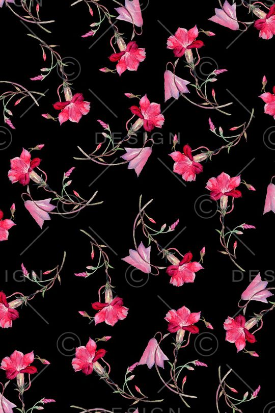 黑底花卉印花华亿平台图片