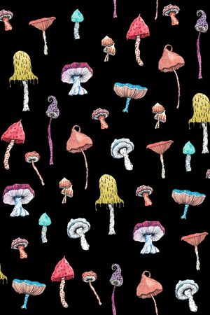 年轻女性印花华亿平台图片