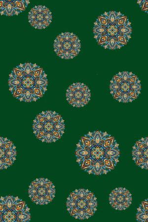 黑底花卉印花华亿平台图片