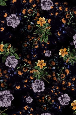 黑底花卉印花华亿平台图片