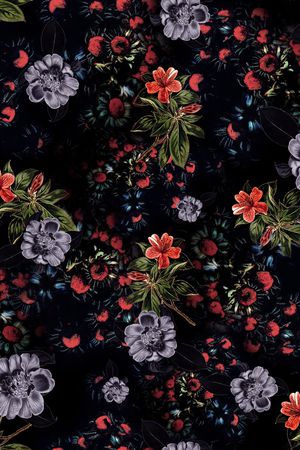 黑底花卉印花华亿平台图片