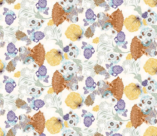 年轻女性印花华亿平台图片