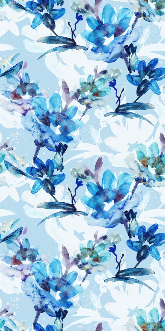 年轻女性印花华亿平台图片