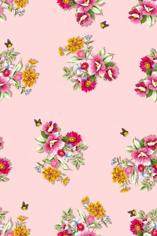 年轻女性印花华亿平台图片