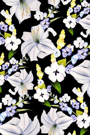 黑底花卉印花华亿平台图片