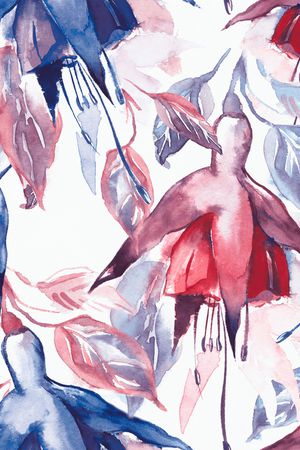 年轻女性印花华亿平台图片