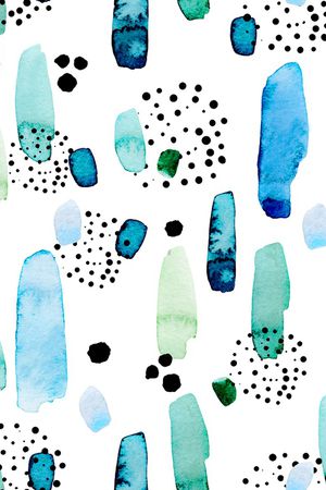 年轻女性印花华亿平台图片