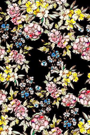 黑底花卉印花华亿平台图片