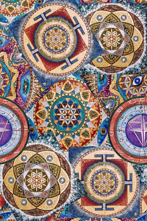 女装印花华亿平台图片