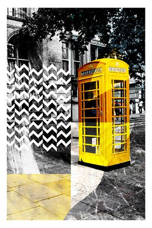 年轻女性印花华亿平台图片