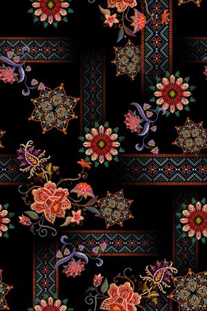 黑底花卉印花华亿平台图片