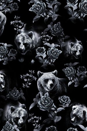 黑底花卉印花华亿平台图片