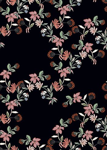 黑底花卉印花华亿平台图片