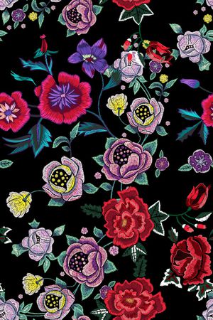 黑底花卉印花华亿平台图片