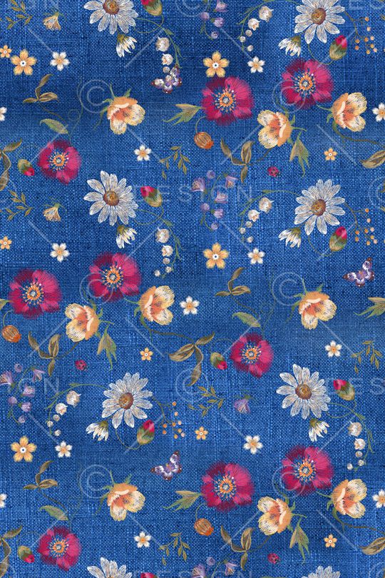 年轻女性印花华亿平台图片