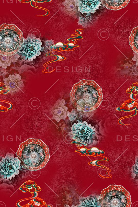 年轻女性印花华亿平台图片