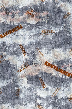 字母印花华亿平台图片