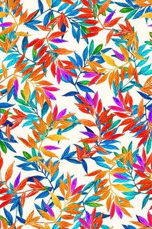 年轻女性印花华亿平台图片