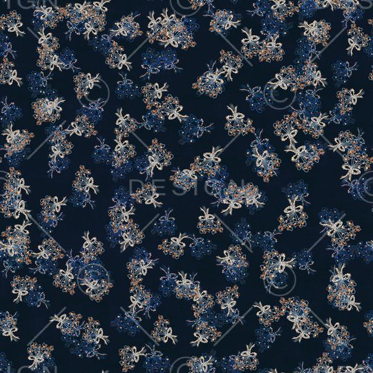 女装印花华亿平台图片