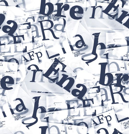 字母印花华亿平台图片