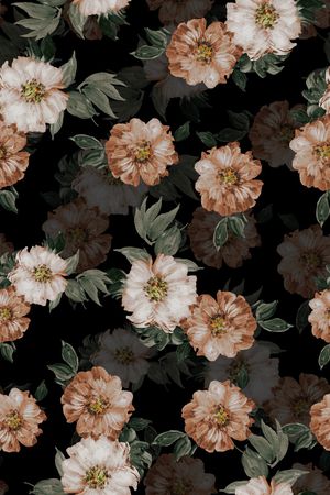 黑底花卉印花华亿平台图片