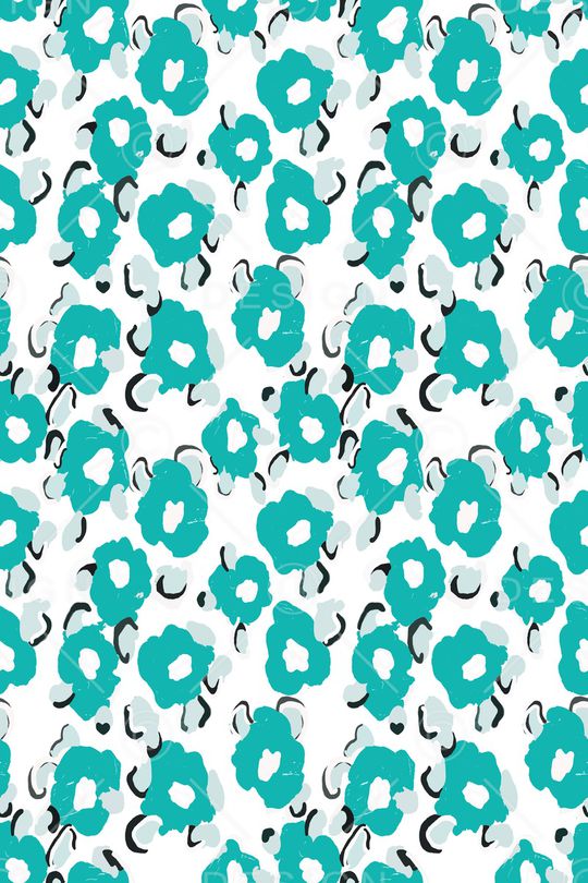 年轻女性印花华亿平台图片