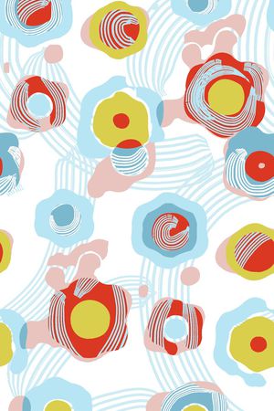 年轻女性印花华亿平台图片