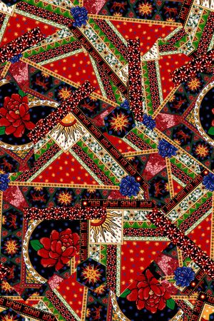 黑底花卉印花华亿平台图片