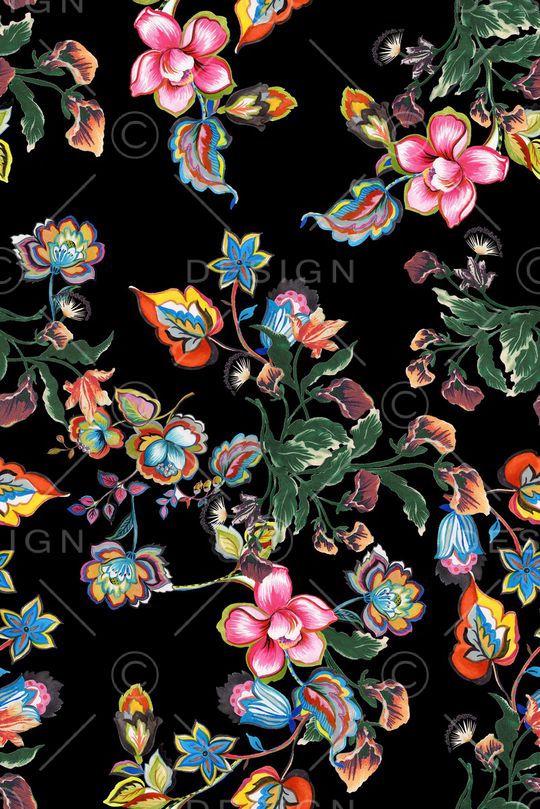 黑底花卉印花华亿平台图片