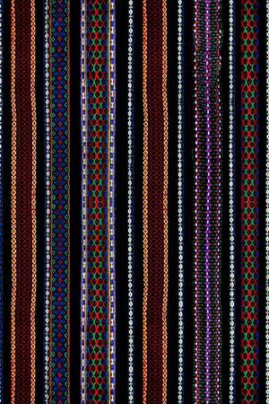 黑底花卉印花华亿平台图片