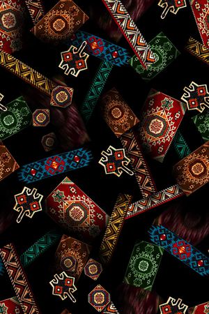 黑底花卉印花华亿平台图片