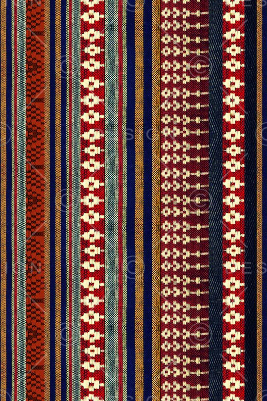 黑底花卉印花华亿平台图片