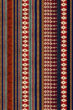 黑底花卉印花华亿平台图片