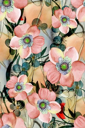 年轻女性印花华亿平台图片