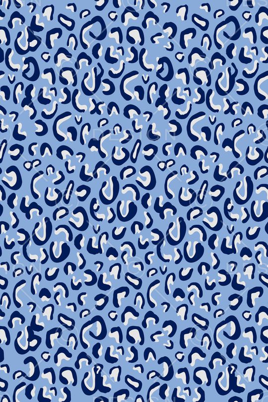 年轻女性印花华亿平台图片