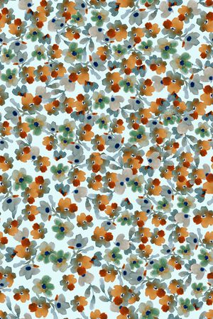 年轻女性印花华亿平台图片