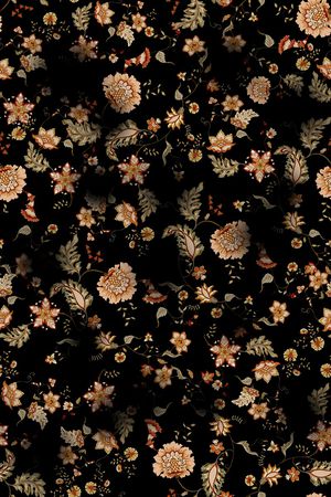 黑底花卉印花华亿平台图片