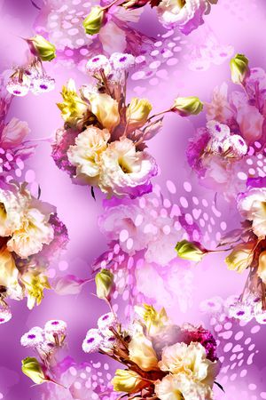 年轻女性印花华亿平台图片