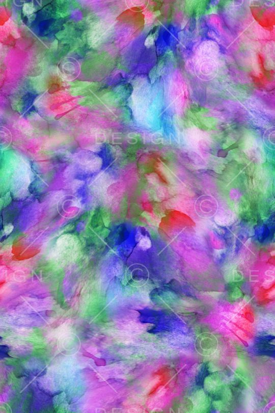 年轻女性印花华亿平台图片