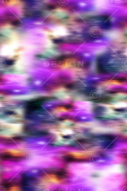 年轻女性印花华亿平台图片