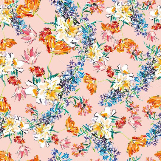 年轻女性印花华亿平台图片