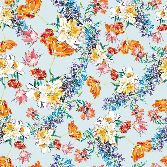 年轻女性印花华亿平台图片