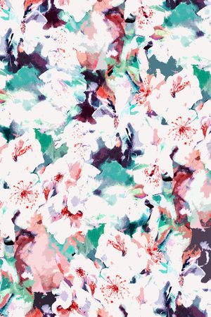 年轻女性印花华亿平台图片