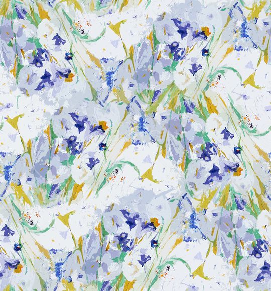 年轻女性印花华亿平台图片