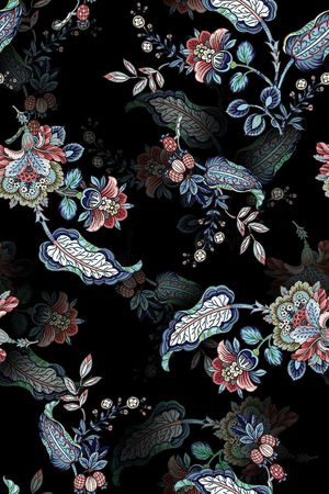 黑底花卉印花华亿平台图片