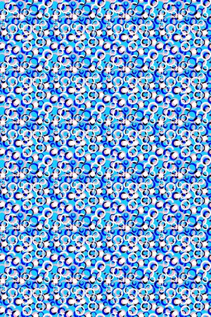 年轻女性印花华亿平台图片