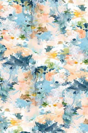 年轻女性印花华亿平台图片