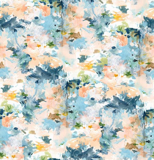 年轻女性印花华亿平台图片